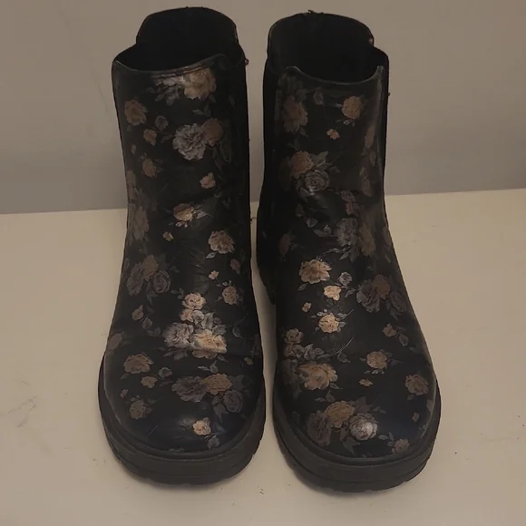 Soda Black Floral Ankle Boots - Picture 5 of 9
